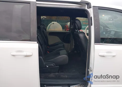 2018 Dodge Grand Caravan Sxt z USA, uszkodzony, nr VIN 2C4RDGCG6JR299482